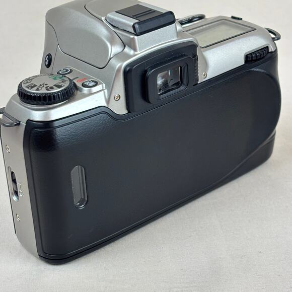 Nikon N65 35mm SLR Film Camera Bundle w/ 2 Quantaray Lenses 28-90mm 70-300mm - Picture 11 of 12